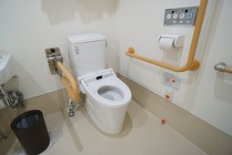 手すり付きトイレ