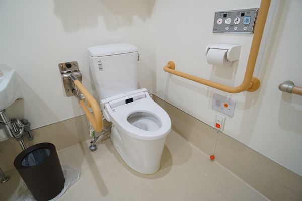 手すり付きトイレ