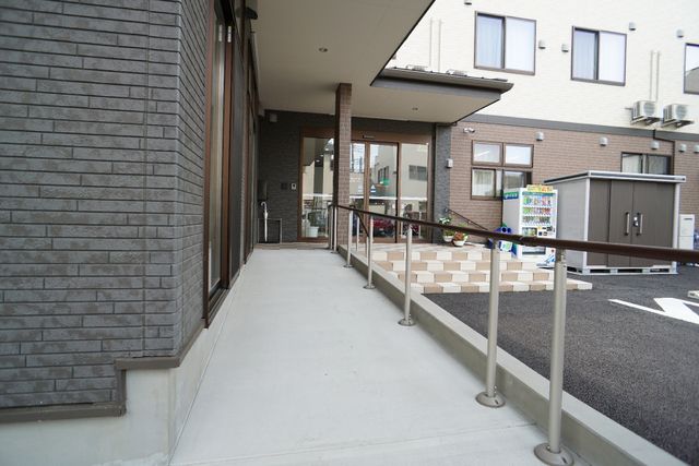 エントランスの広々とした通路