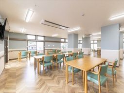 清潔な食堂の室内