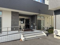階段のある出入口