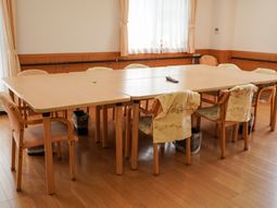 木製家具のある部屋