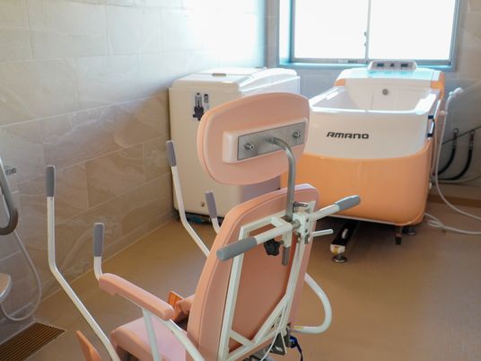 バリアフリー設計の浴室