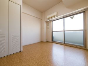 広々とした明るい居室