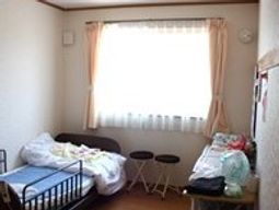 明るい個室の居室