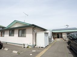 平屋建ての建物群