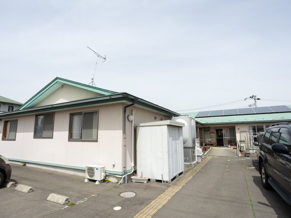 平屋建ての建物群