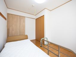 白いベッドの居室