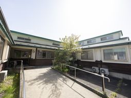 明るい屋外通路