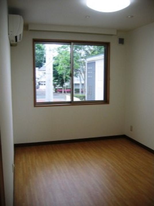 清潔感ある空の居室