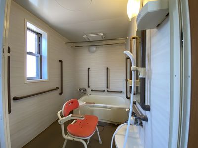 バリアフリーな浴室設備