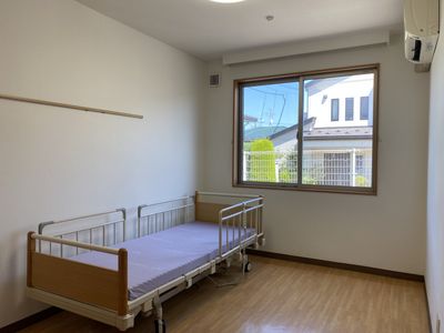 明るい個室の居室