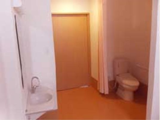 清潔なトイレと洗面台