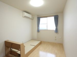 明るい居室の一角