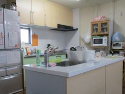 明るい共用キッチン
