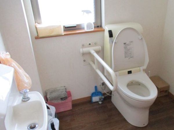 手すり付きトイレ