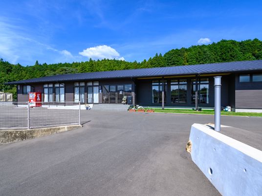 モダンな建物の外観