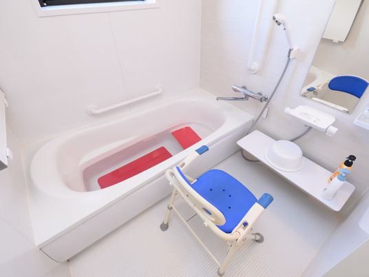 無人の浴室設備