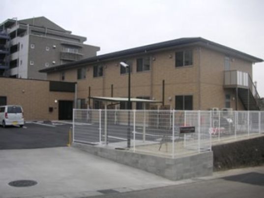 明るく広々とした外観