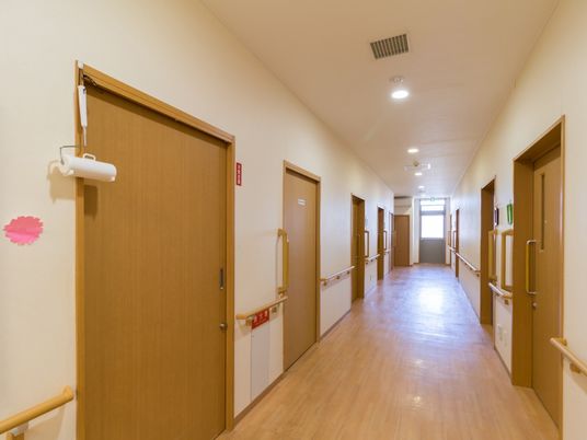 廊下の明るい景観