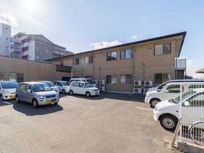 広々とした駐車場