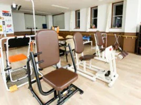 機能訓練室の運動器具  