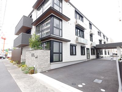 モダンな建物の外観