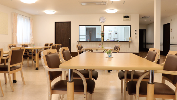 自然光が入るダイニングルーム