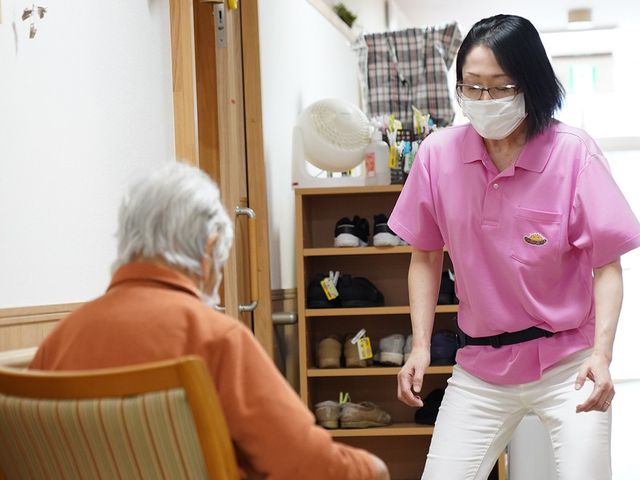 親しみやすい廊下 廊下 親切なスタッフと温かな雰囲気の中で、安心して日常を過ごせる空間です。