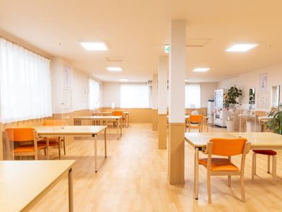 明るい食堂の風景