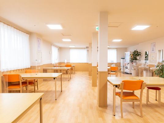 明るい食堂の風景