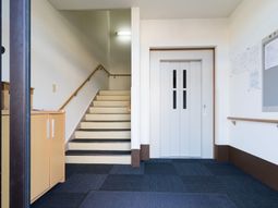 清潔な廊下と階段