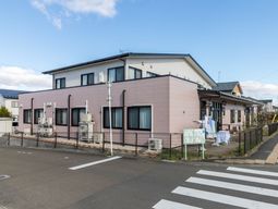 ピンクの壁の建物