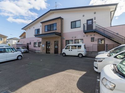 広々とした施設外観
