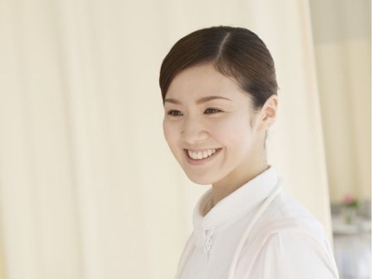 笑顔の明るいスタッフ