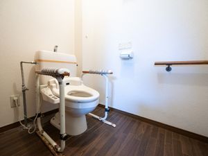 介助用トイレ  
