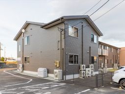 灰色の建物外観