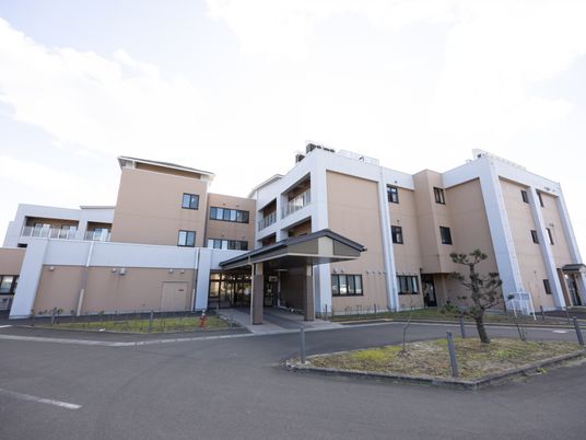 広々とした建物の外観