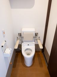 手すり付きの便座