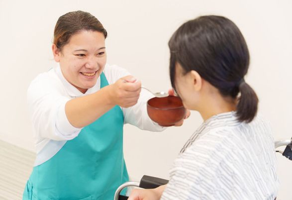 笑顔が見えるケアスタッフ