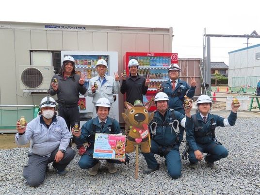 工事現場の作業員集合  