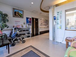 エントランスの明るい印象