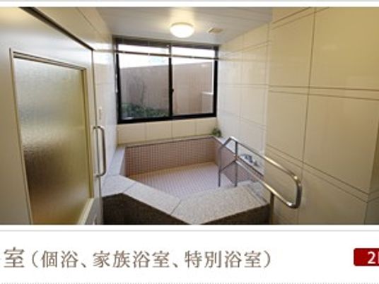 明るい浴室  