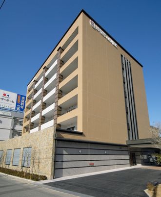 多階建て施設の外観
