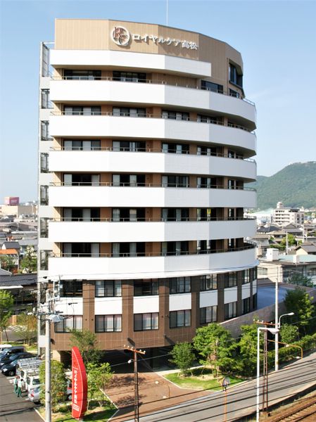 多階層の建物外観