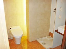 清潔な浴室とトイレ