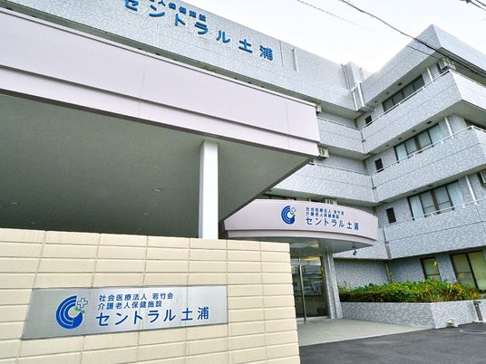 施設の正面入口  