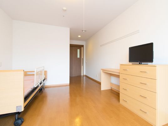 居室のベッドと家具