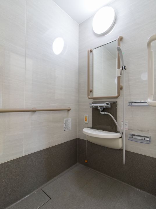 バリアフリーのトイレ空間