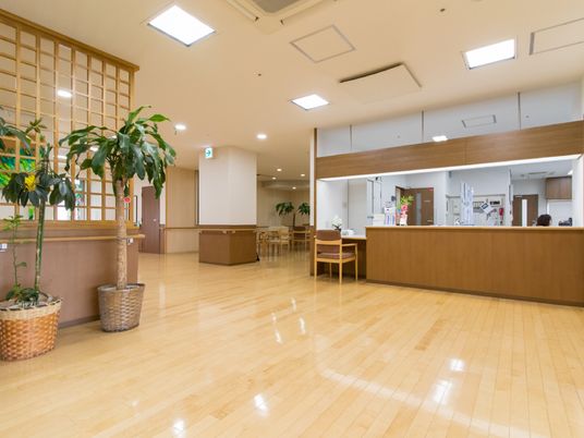 広々とした明るいロビー